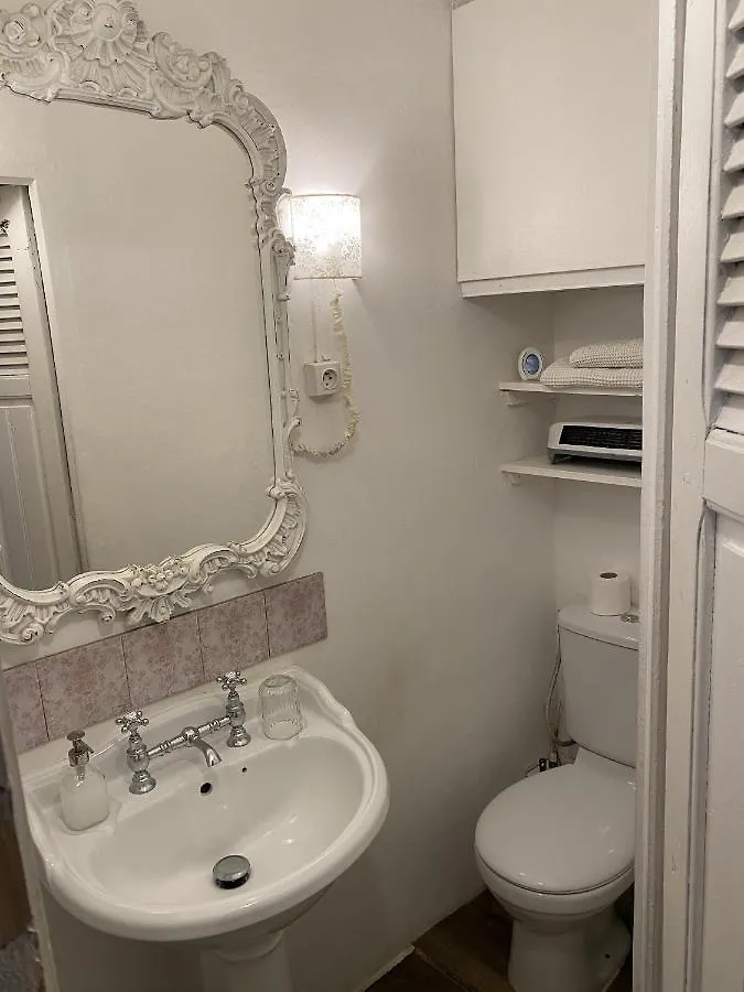 L'Escapade Aixoise: Historic Center Studios with Netflix Aix-en-Provence Apartment